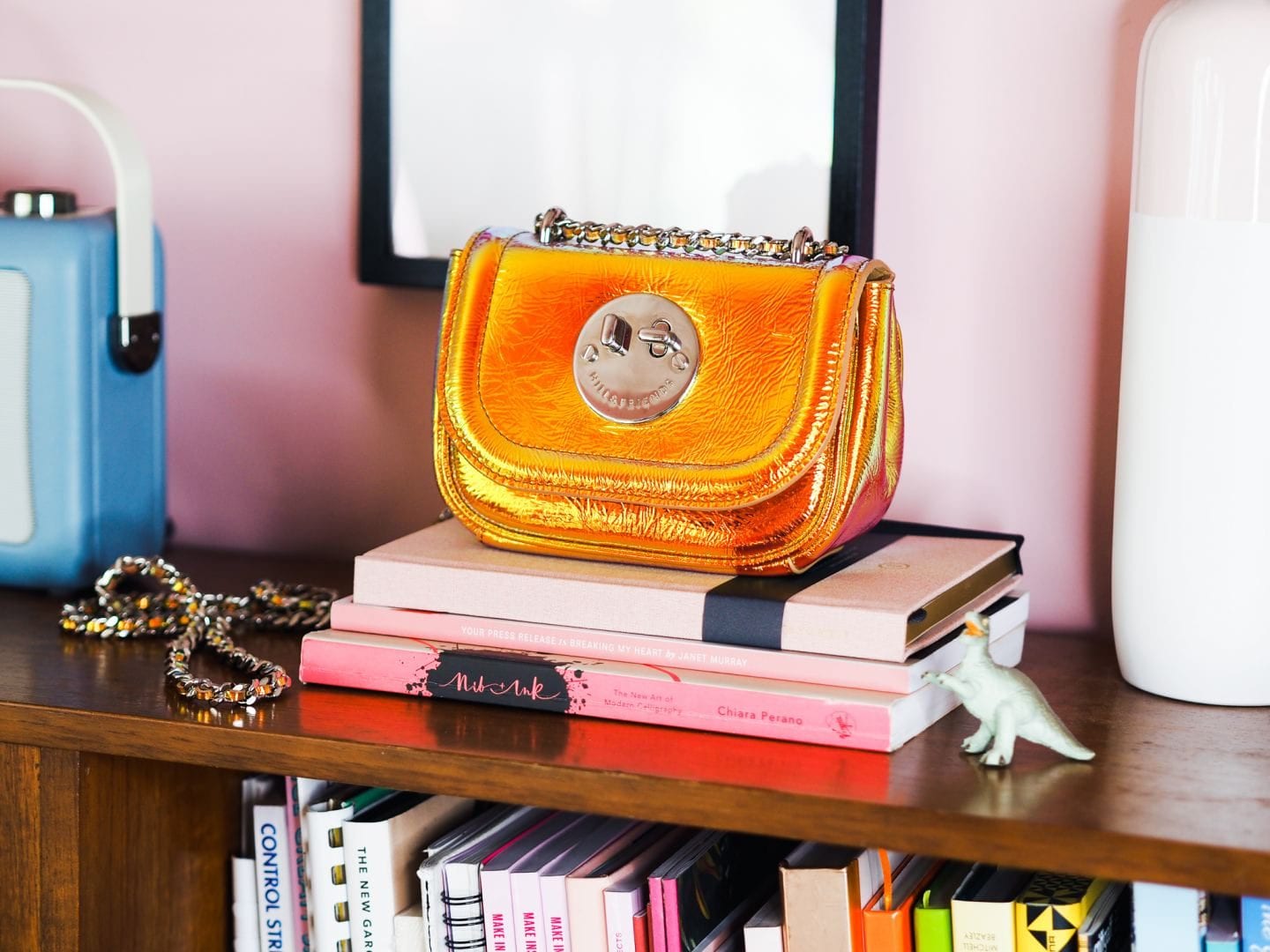 hill-and-friends-happy-tweency-shoulder-bag-mini-handbag-hologram--1440x1080-1.jpg